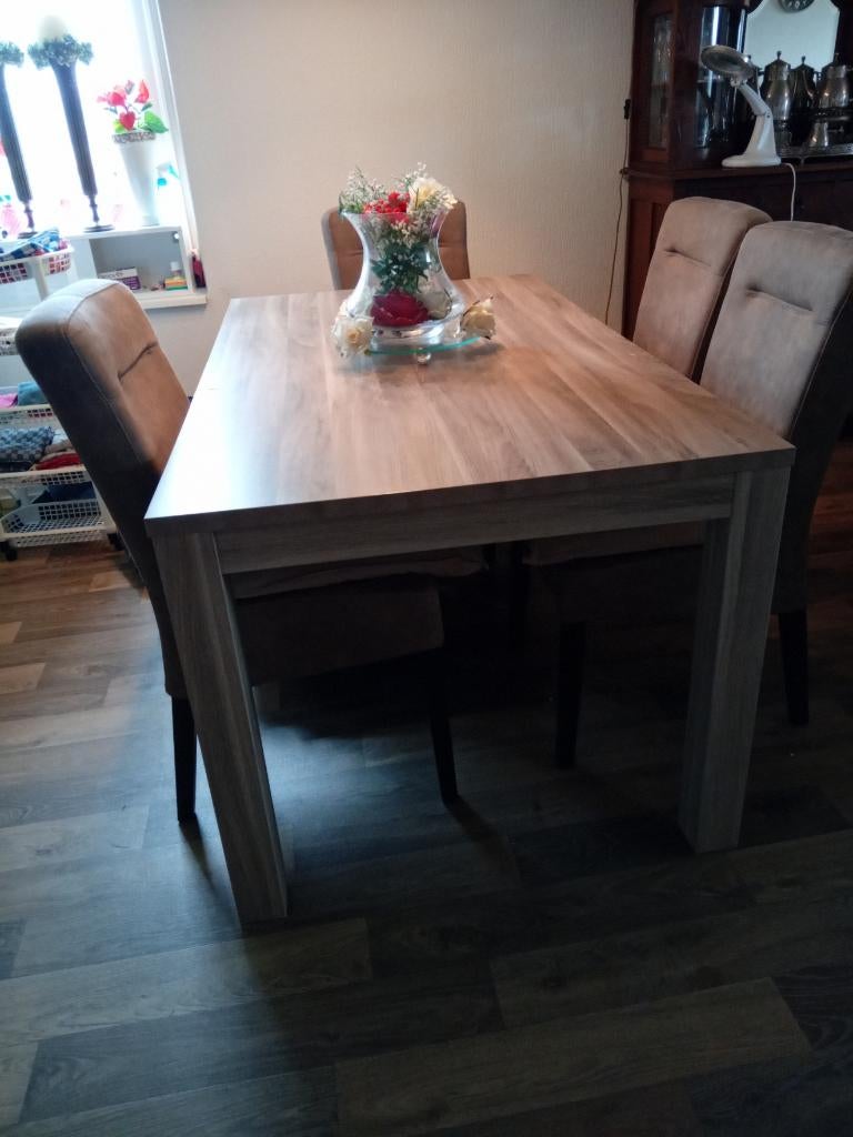 Eettafel met 4 stoelen., Ophalen, 50 tot 100 cm, Zo goed als nieuw, 150 tot 200 cm