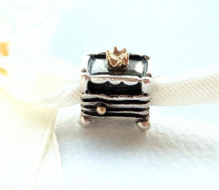 Pandora bedel 'Princess and the Pea' (Retired) Zeldzaam!, Sieraden, Tassen en Uiterlijk, Bedels, Zo goed als nieuw, Pandora, Goud