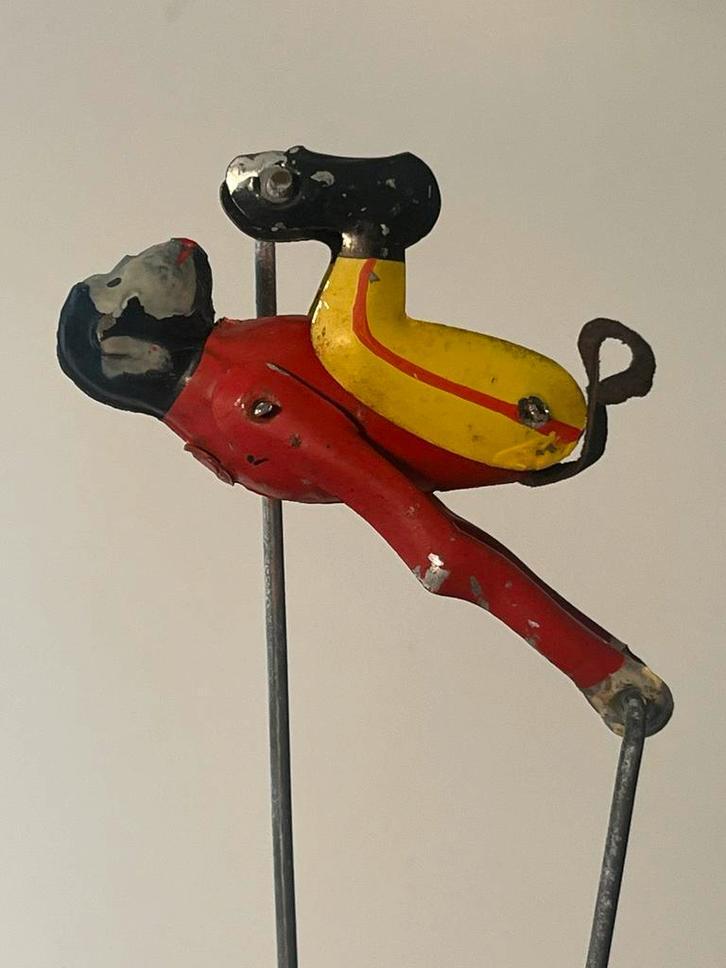 Vintage blikken speelgoed klim-aapje met rek Duits ca. 1950, Verzenden