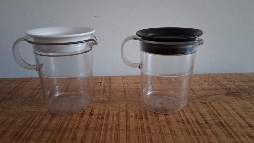 2 Tupperware kannetjes 200 ml € 5, Ophalen of Verzenden, Gebruikt, Overige materialen, Pot, Bus of Blik