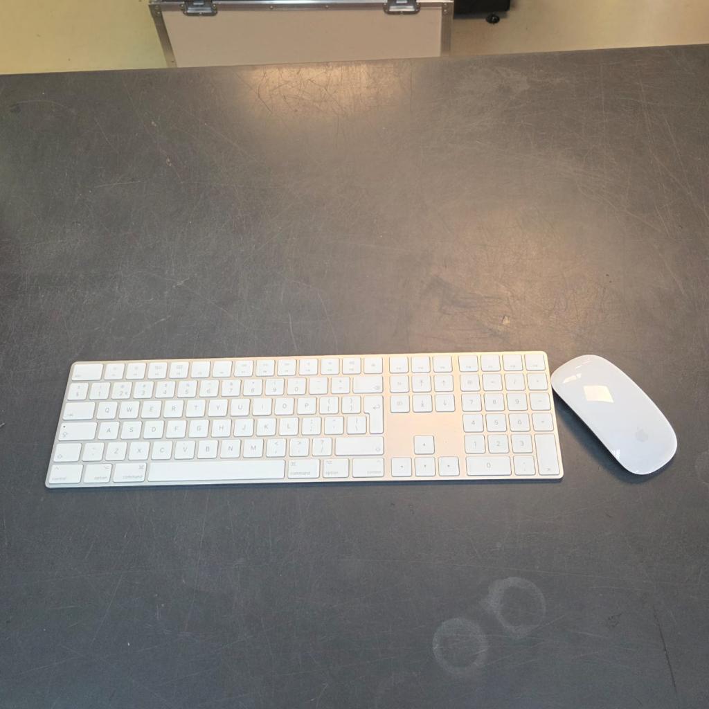 Apple Magic Keyboard met Numpad + Apple Magic Mouse 2 Wit, Apple, Zo goed als nieuw, Support@apple.com, One Apple Park Way
Cupertino, CA 95014
United States