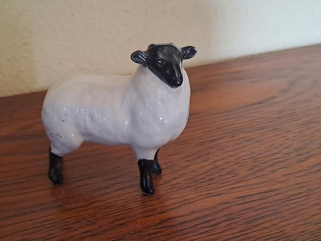 Beswick England Schattig schaapje beeldje - zwart/wit, Verzamelen, Beelden en Beeldjes, Ophalen of Verzenden, Zo goed als nieuw