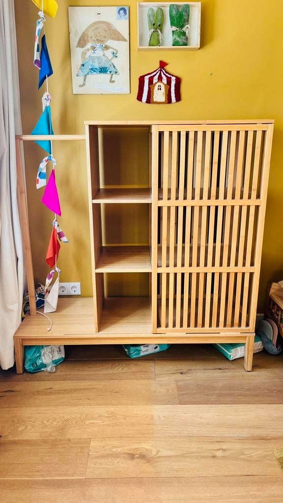 IKEA NORDKISA Open kledingkast met schuifdeur, bamboe, Huis en Inrichting, Kasten | Kledingkasten, Ophalen, 100 tot 150 cm, Zo goed als nieuw