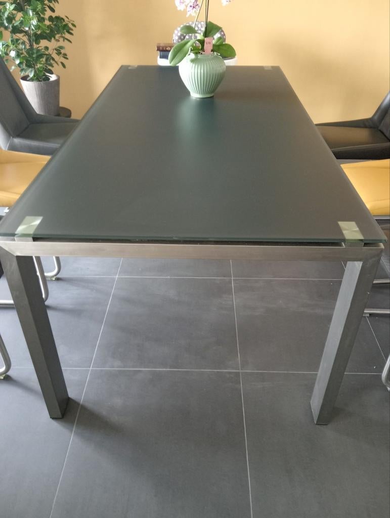 Te koop eetkamertafel. (gehard donker glas en rvs onderstel), Huis en Inrichting, Tafels | Eettafels, Ophalen, 200 cm of meer