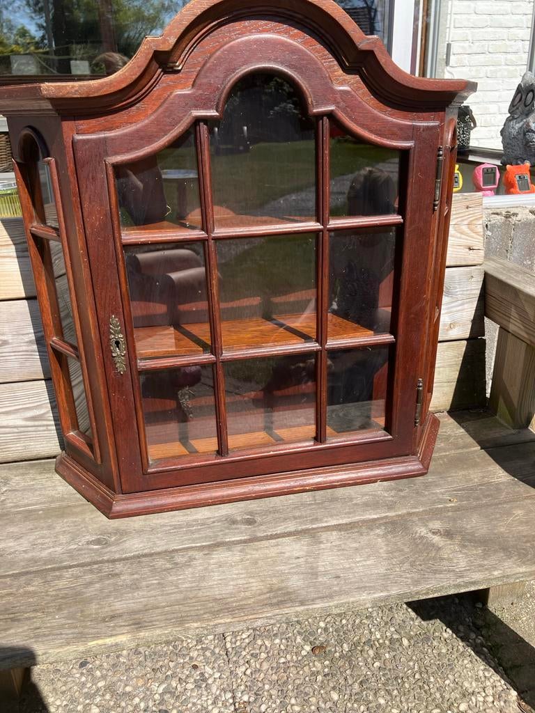 Antieke houten wandvitrinekast met glazen deur, Ophalen of Verzenden