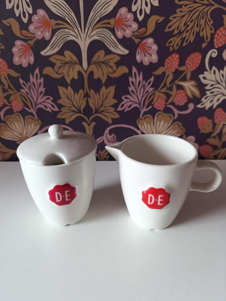 Douwe Egberts melkkannetje en suikerpotje met deksel, Ophalen of Verzenden