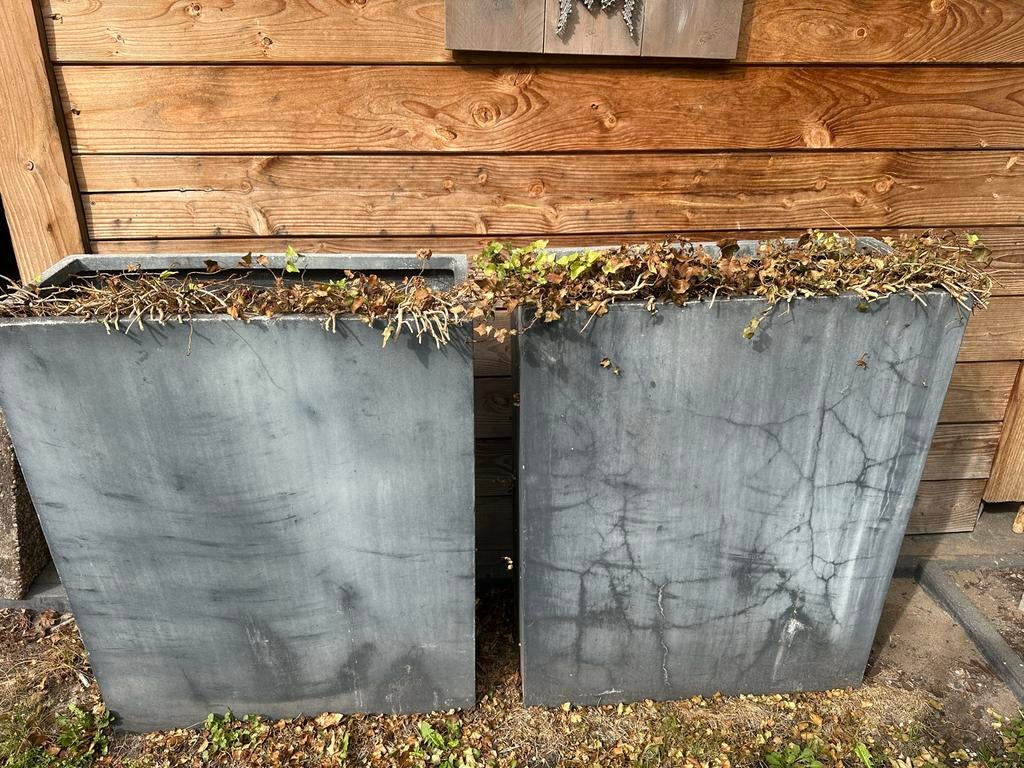 GERESERVEERD grote grijze bloembakken  2 stuks), Tuin en Terras, Bloembakken en Plantenbakken, Ophalen, Overige materialen, Gebruikt