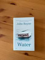 Boek Water van John Boyne, Boeken, Ophalen of Verzenden, Gelezen, Nederland