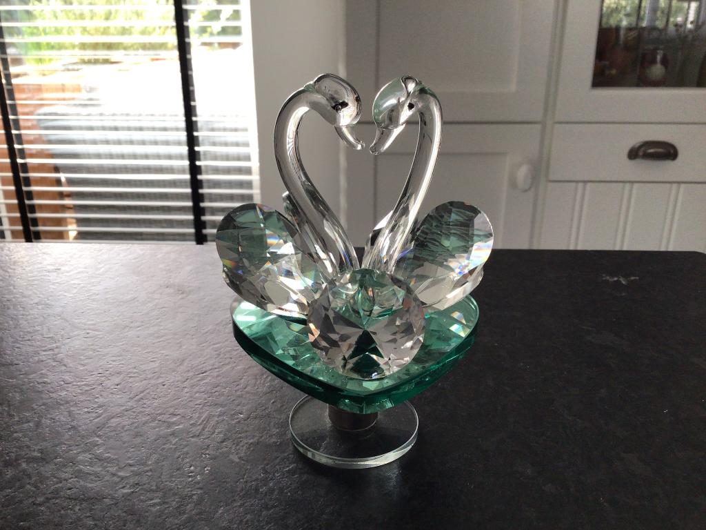 Beeld glas ‘kristal’ zwanen op glazen plateautje zwaantjes, Ophalen, Zo goed als nieuw, Dier