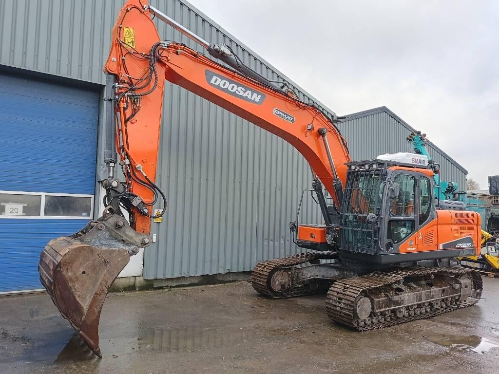 Doosan DX 225 LC-5 tracked excavator bagger ketten 2018, Zakelijke goederen, Machines en Bouw | Kranen en Graafmachines, Graafmachine