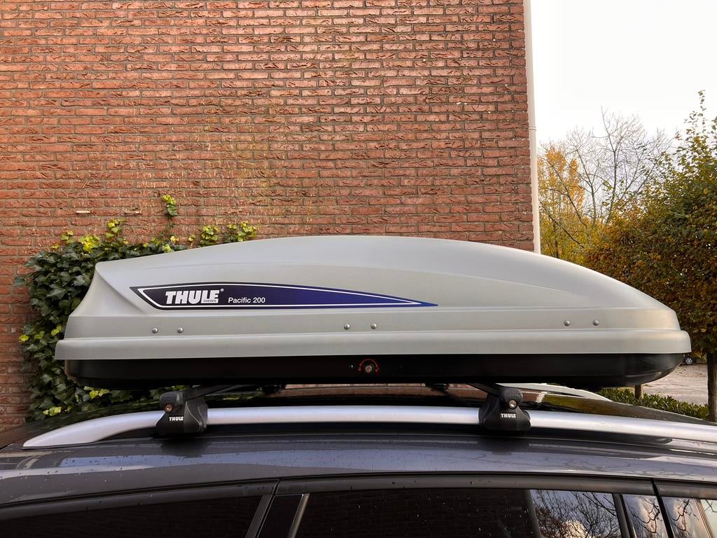 Thule Pacific 200 Dakkoffer, incl Thule Dakdragers, TE HUUR!, Ophalen, Zo goed als nieuw