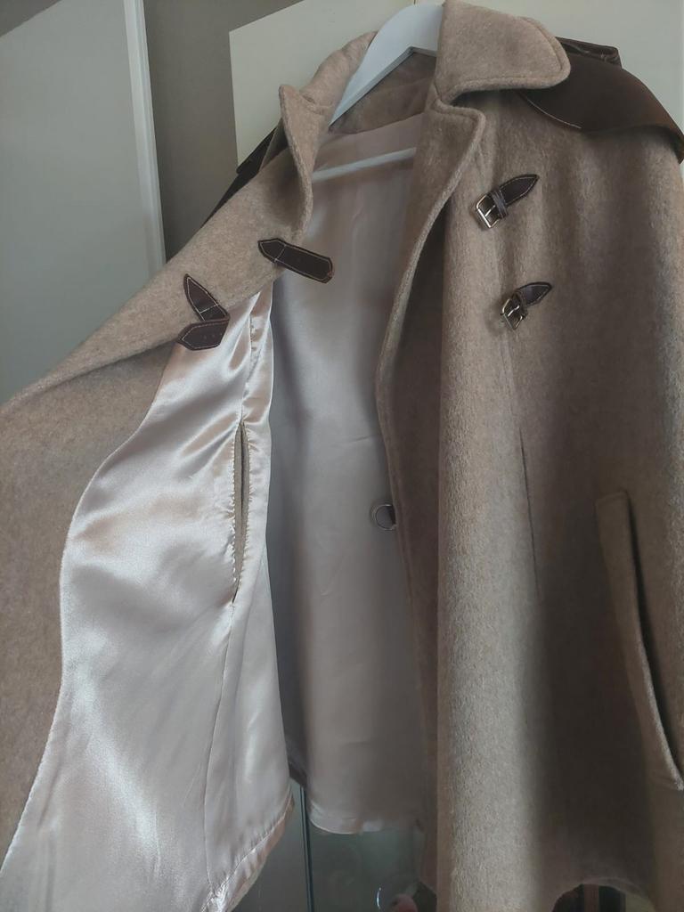 Een prachtige dames Poncho limited Editio met leren stukken!, Kleding | Dames, Bodywarmers, Zo goed als nieuw, Maat 38/40 (M)