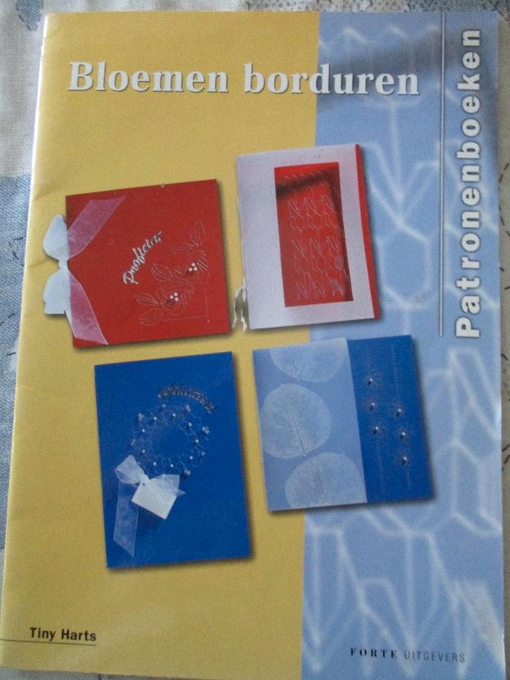 Tiny  Harts.  "Bloemen borduren",, Boeken, Hobby en Vrije tijd, Gelezen, Borduren en Naaien, Ophalen of Verzenden