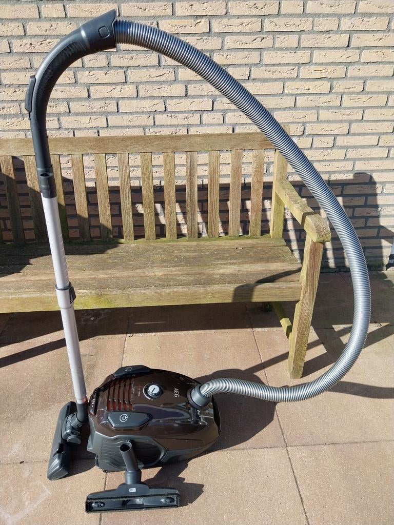 AEG stofzuiger schoon, Witgoed en Apparatuur, Stofzuigers, Ophalen, Zo goed als nieuw, Stofzak, Stofzuiger