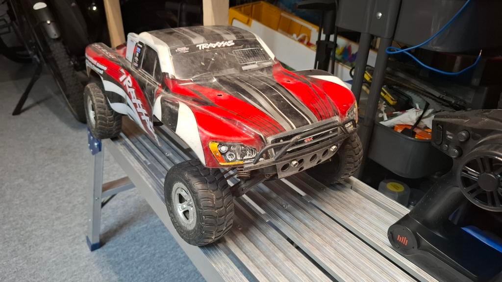 Traxxas slash 2wd brushless en verlichting., Hobby en Vrije tijd, Modelbouw | Radiografisch | Auto's, Ophalen, Gebruikt, Schaal 1:10