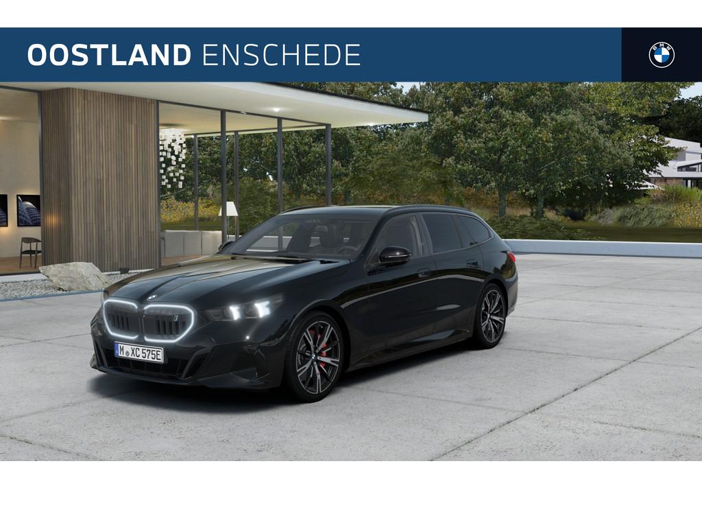 BMW i5 Touring eDrive40 M Sport / Panoramadak / Trekhaak / A, Auto's, BMW, Automaat, Achterwielaandrijving, Zwart, Zwart