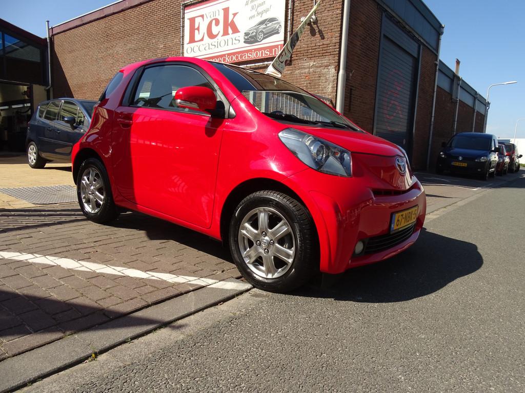 Toyota iQ 1.0 VVTi Aspiration (bj 2010), Auto's, Toyota, Stof, Gebruikt, Zwart, 4 stoelen
