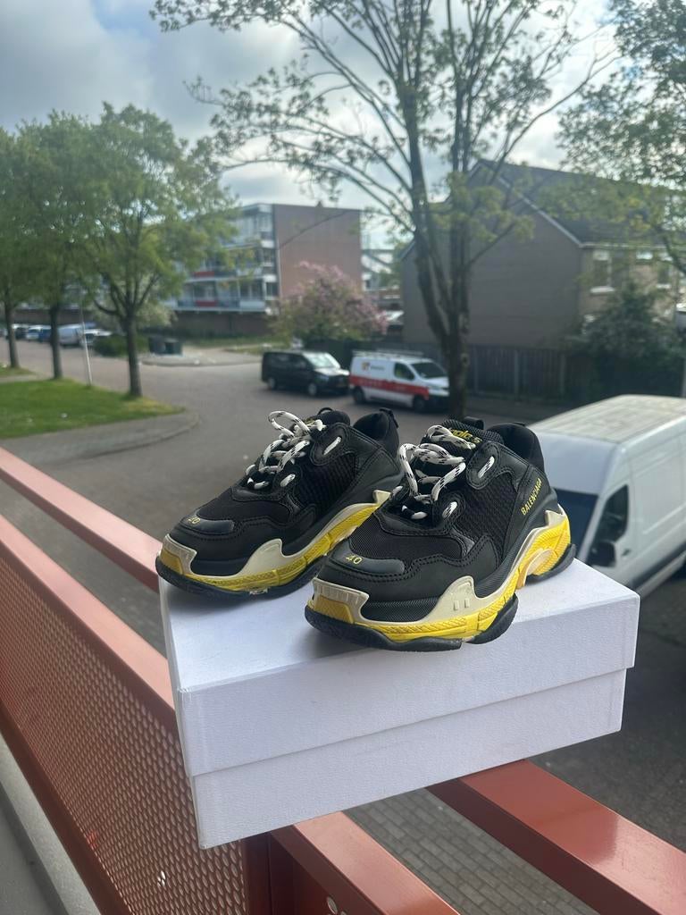 Balenciaga Triple S Sneakers Zwart Geel Maat 40, Kleding | Dames, Schoenen, Gedragen, Sneakers of Gympen, Zwart, Ophalen of Verzenden