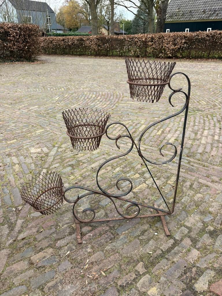 ijzeren plantenrek jardiniere, Rond, Ophalen of Verzenden, Zo goed als nieuw, Metaal