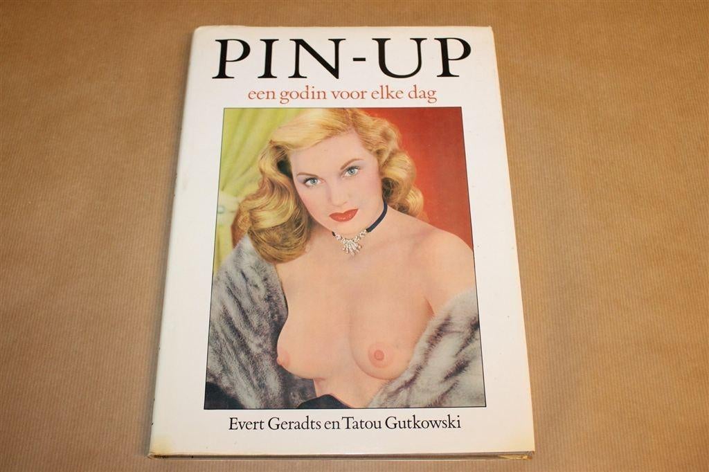 Pin-up — Een Godin voor Elke Dag — Kunstboek/Fotoboek, Boeken, Ophalen of Verzenden, Gelezen, Fotografen