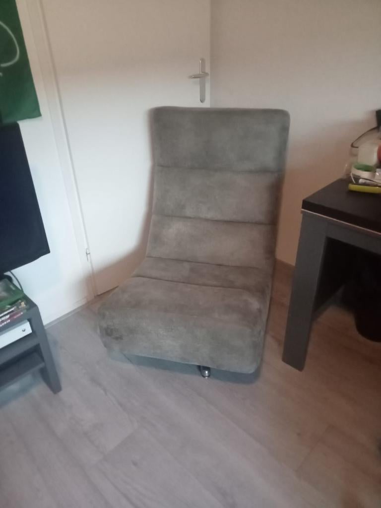 Grijze draaifauteuil, Ophalen