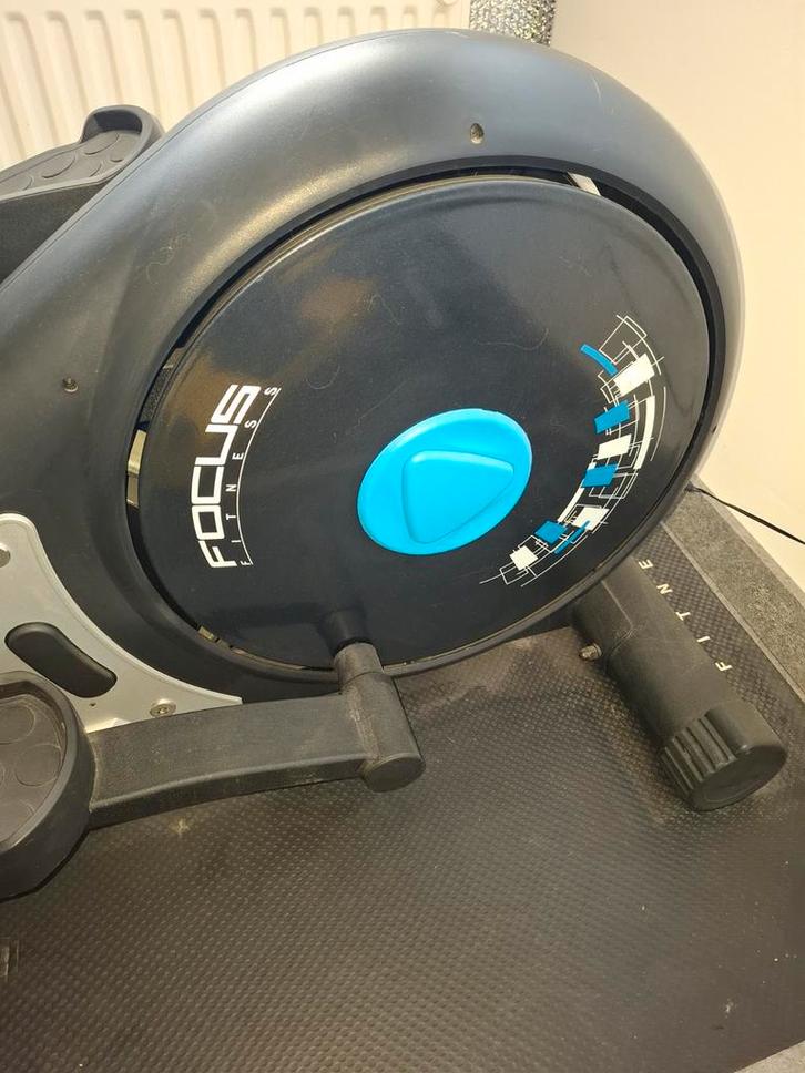 Focus Fitness Crosstrainer met iPad houder, Sport en Fitness, Fitnessapparatuur, Gebruikt, Crosstrainer, Armen, Benen, Metaal