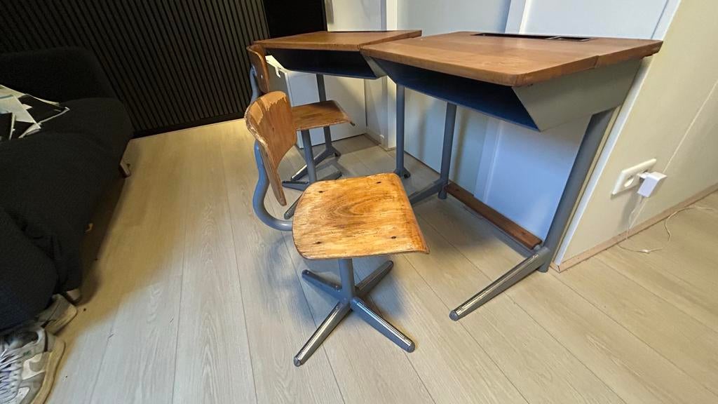 Vintage Marko schoolmeubilair: 2 tafels, 2 stoelen, Antiek en Kunst, Antiek | Woonaccessoires, Ophalen
