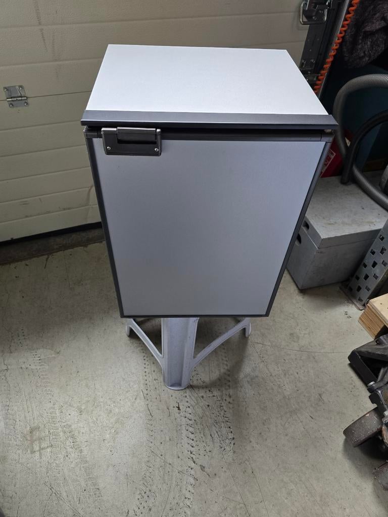 Compacte koelkast met vriesvak - ideaal voor camper, boot of, Ophalen, Nieuw, Indel B, Onbekend
