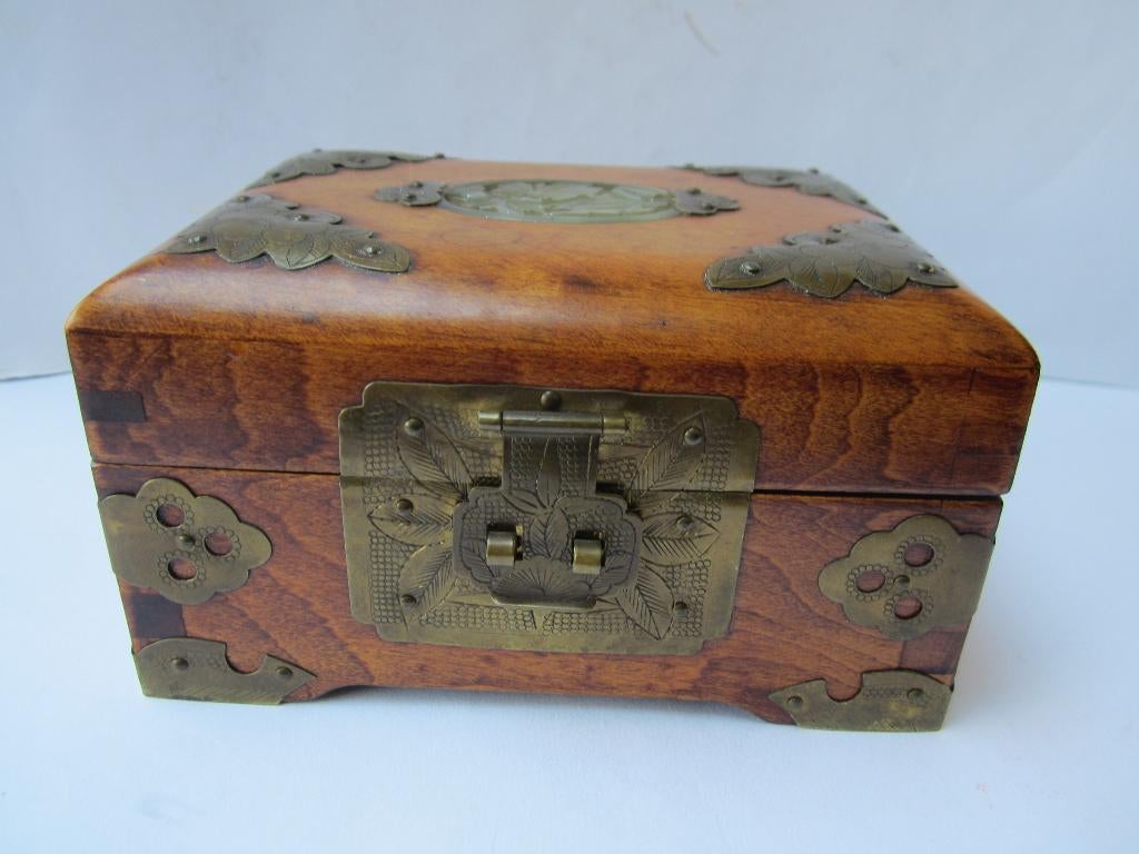 Antieke Chinese hardhouten sieradendoos met jade inlegwerk, Antiek en Kunst, Antiek | Woonaccessoires, Ophalen of Verzenden