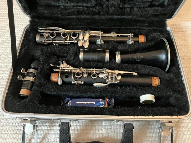 Bes Klarinet Buffet Crampon E11 in koffer met accesoires, Muziek en Instrumenten, Blaasinstrumenten | Klarinetten, Gebruikt, Bes-klarinet