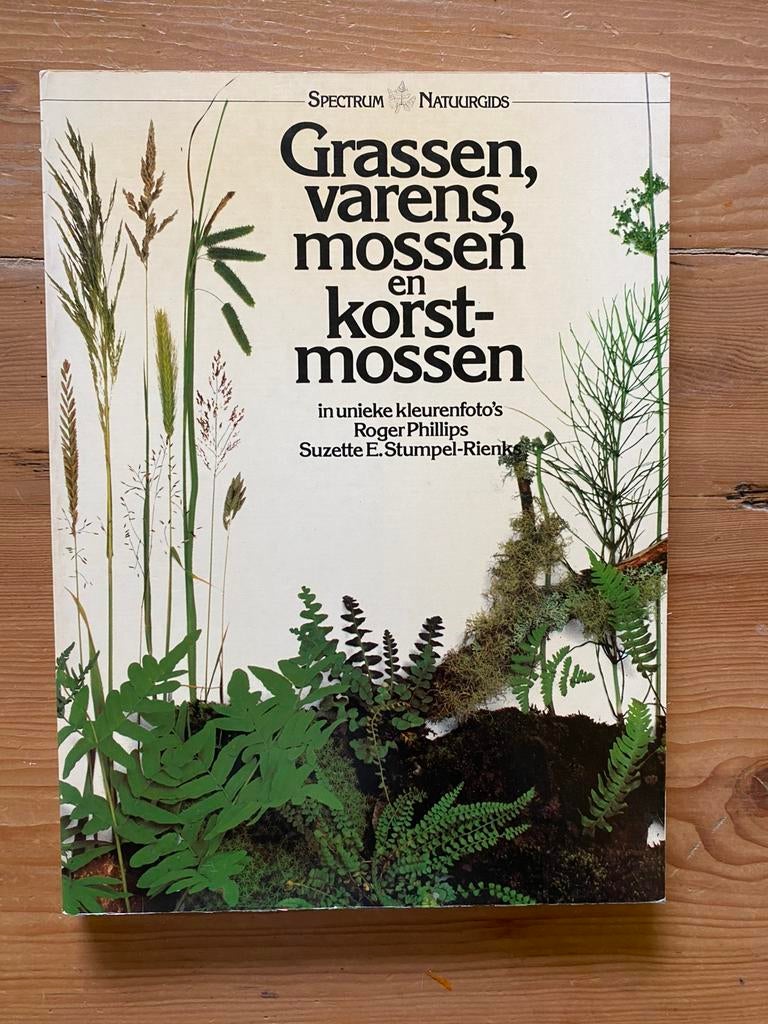 Grassen, varens, mossen en korstmossen - Roger Phillips, Boeken, Ophalen of Verzenden, Gelezen