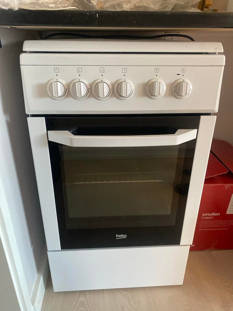 Beko Elektrische Oven met Gasfornuis - 50cm breed, Witgoed en Apparatuur, Fornuizen, Ophalen, Gebruikt, 4 kookzones, 85 tot 90 cm