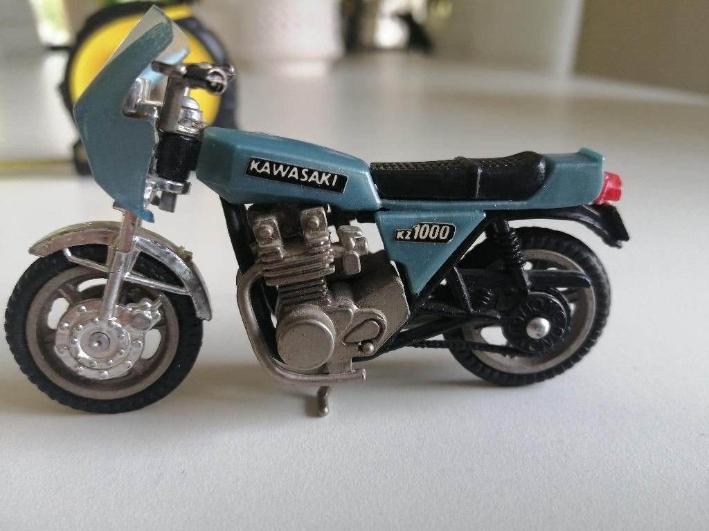 Kawasaki kz 1000 schaalmodel motorfietsje, Ophalen of Verzenden, Gebruikt, Motor