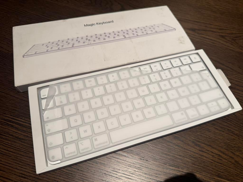 Apple Magic Keyboard - Azerty - Wit - Nieuw - Spotprijs, Ophalen of Verzenden, Zo goed als nieuw