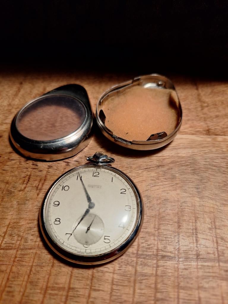 Antiek Pontiac zakhorloge met opbergdoosje, Ophalen