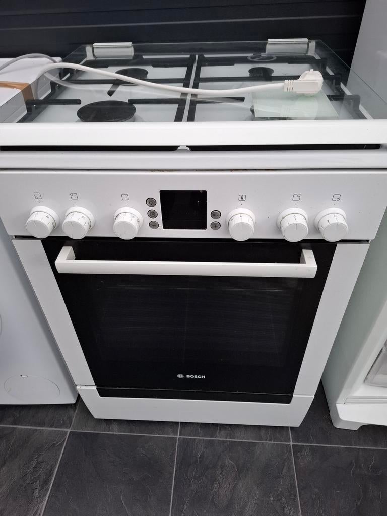 Fornuis / oven, Ophalen, 4 kookzones, Zo goed als nieuw, Gas
