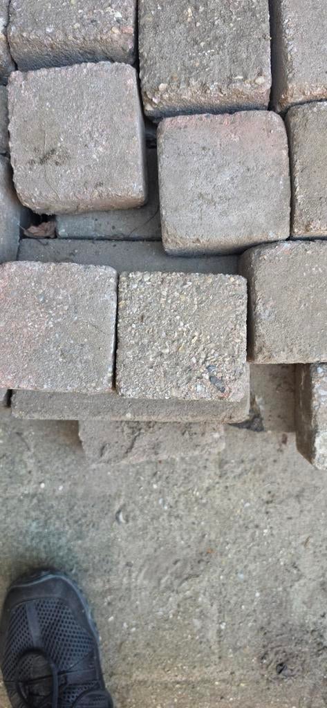 Gebruikte betontegels voor tuin of terras gratis meenemen, Tuin en Terras, Tegels en Klinkers, Ophalen, Gebruikt, 10 m² of meer