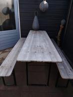 Biertafel en twee bierbanken vergrijsd en zware kwaliteit, Ophalen, Hout