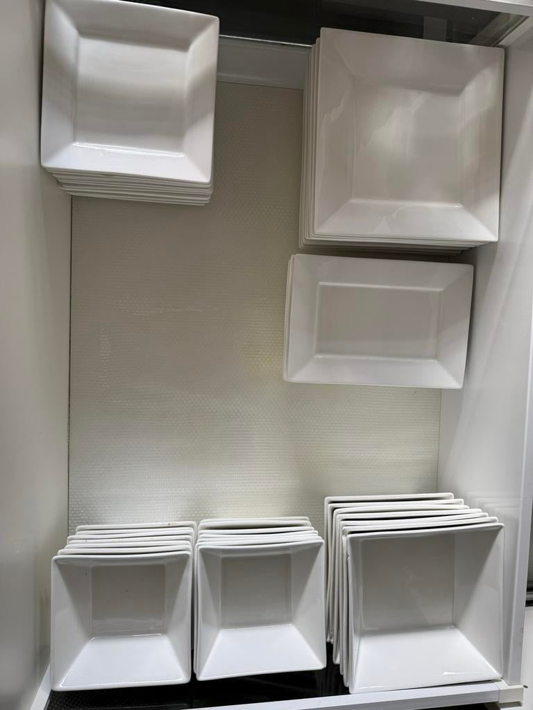 Wit servies: borden, schalen en kommen, Keramiek, Ophalen of Verzenden, Zo goed als nieuw, Effen