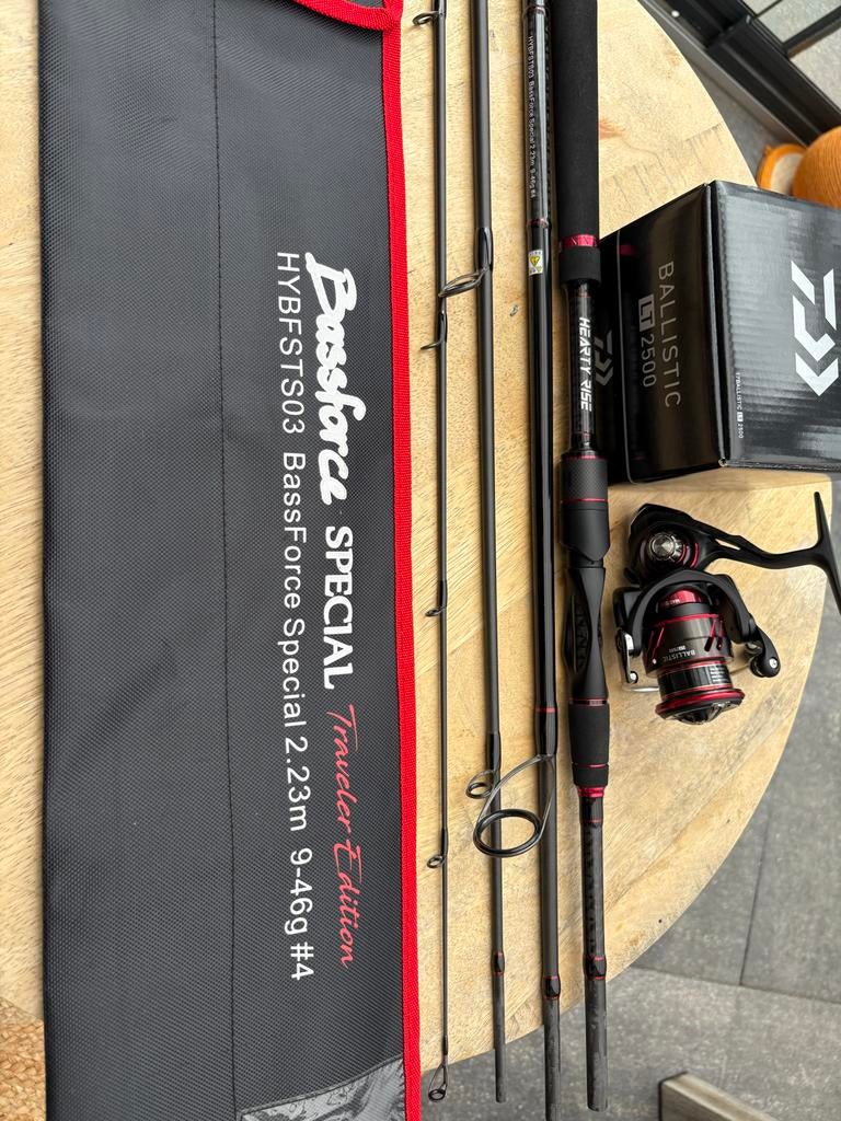 Hearty Rise Special Reishengel met Daiwa Ballistic LT 2500, Watersport en Boten, Hengelsport | Roofvissen, Zo goed als nieuw, Ophalen of Verzenden