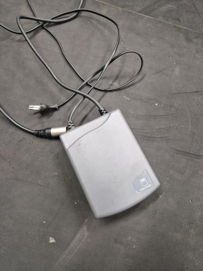 Sparta ion lader 3 pin, Ophalen of Verzenden, Desktop, USB