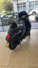 Vespa sprint 50cc San marino Blue, Ophalen, Maximaal 45 km/u, Zo goed als nieuw, Benzine