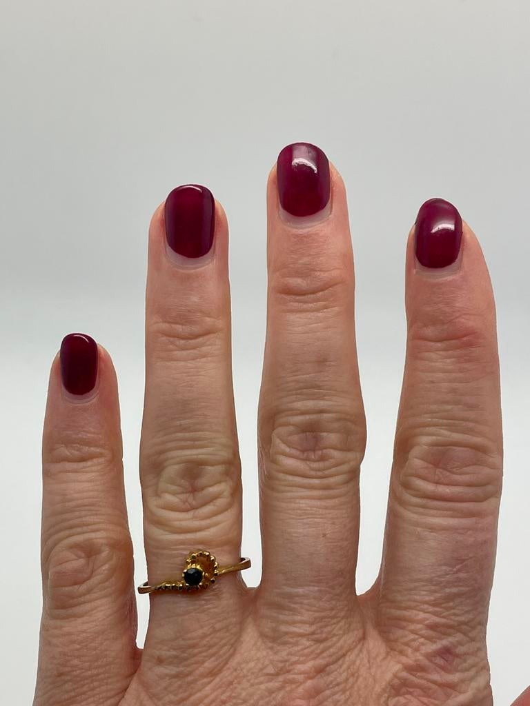 D573 Prachtige zilveren ring goudkleur blauwe saffier 19,5, Ophalen of Verzenden, X, Met edelsteen, Dame