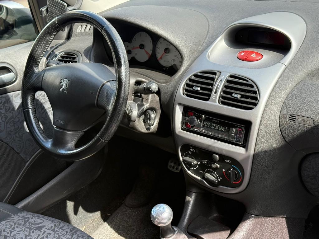 Peugeot 206 Gereserveerd!, Voorwielaandrijving, 31 €/maand, 4 cilinders, Origineel Nederlands