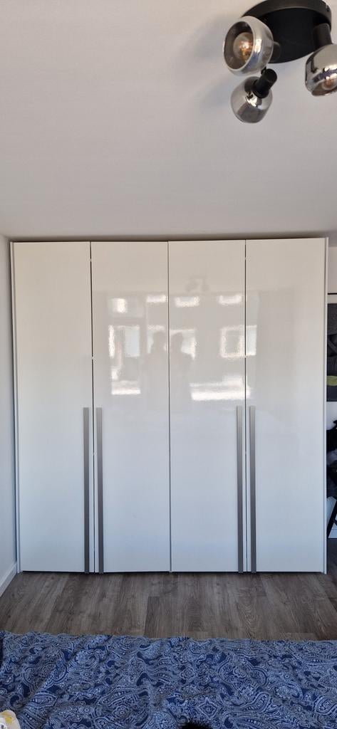 Witte kledingkast met vouwdeuren, Huis en Inrichting, Kasten | Kledingkasten, Ophalen, 200 cm of meer, Zo goed als nieuw, 200 cm of meer