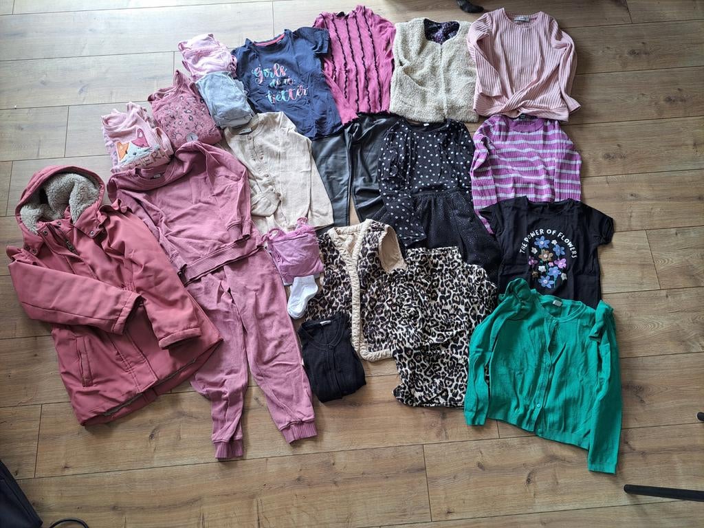 Meisjes kleding maat 122/128 een tas vol voor 20 euro, Kinderen en Baby's, Kinderkleding | Maat 122, Ophalen, Zo goed als nieuw