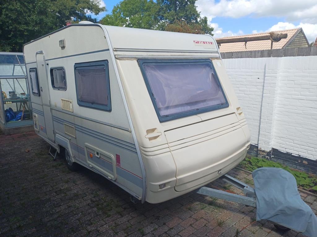 Klein Gruau 40TD Caravan uit 1997 met voortent en luivel, Particulier, Treinzit, Tot en met 4