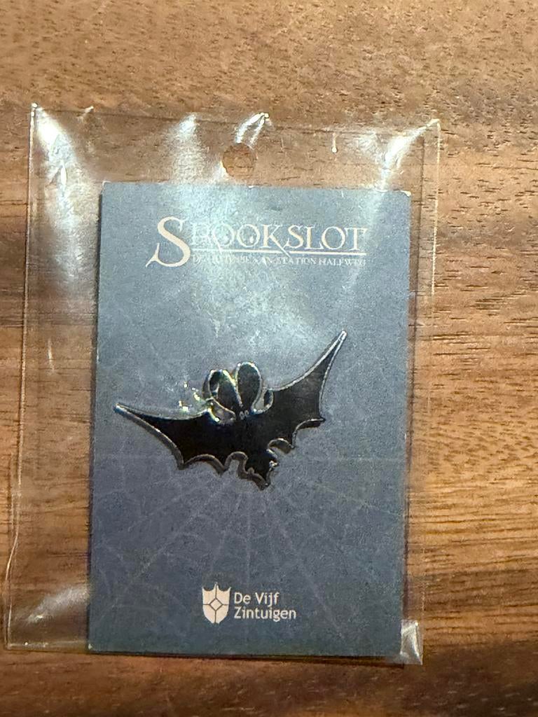 Efteling spookslot pin Vleermuis op kaartje, Verzamelen, Efteling, Ophalen of Verzenden, Zo goed als nieuw, Button of Speldje
