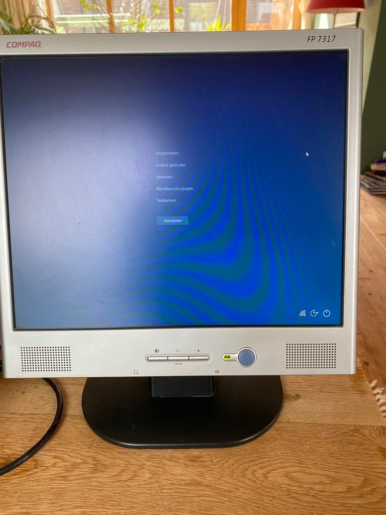 Compaq flatscreen 17 inch FP 7317 interne boxen, Computers en Software, Monitoren, Ophalen, 17 inch, Compaq, Ingebouwde speakers