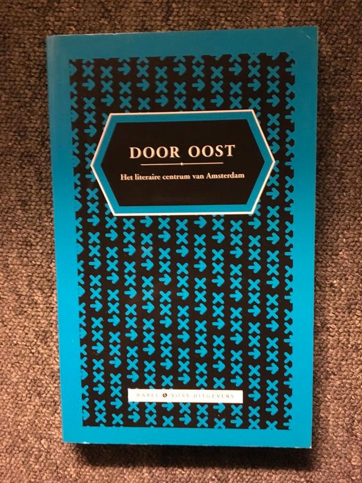 Door Oost, verhalen uit het literaire centrum van Amsterdam, Boeken, Literatuur, Nieuw, Nederland, Ophalen of Verzenden